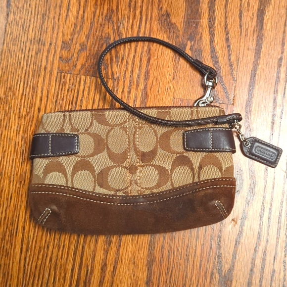 EUC Coach vintage wristlet - Picture 2 of 6